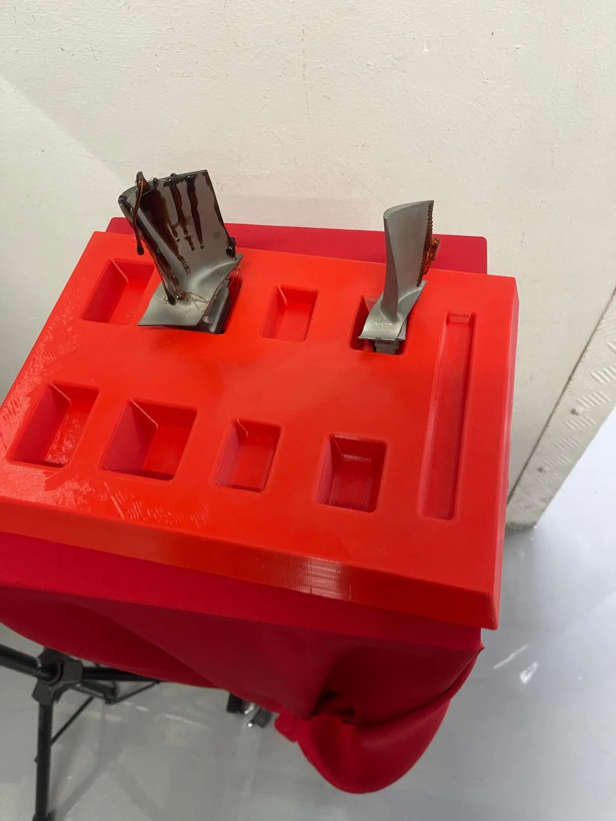 Custom fixtures for precise blade alignment